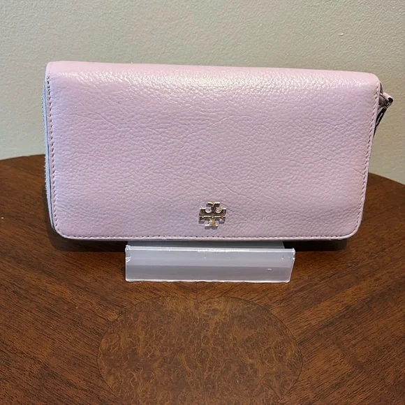Tory Burch. Long wallet zippy wallet pebbled leather lavender beige interior - Picture 1 of 11